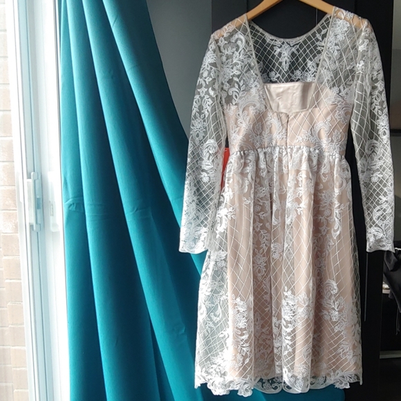 Monique Lhuillier Floral Lace Dress - Picture 2 of 5